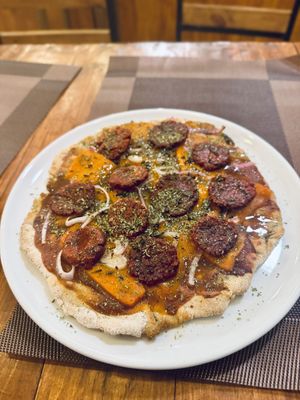 Pizza de pepperoni 😋  at Cafe Lurathapi Vegan Food - Maybe closed in La Paz