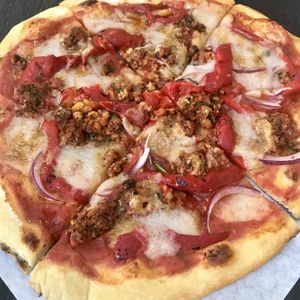 Sweet pepper + sausage 🤩 at Virtuous Pie - UBC in Vancouver