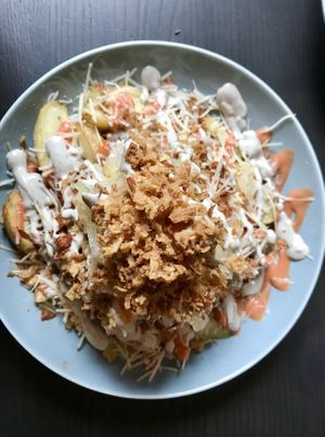 Traditional potatoes-jackfruit dish at RoseHip Vegan Kebabs in Vilnius