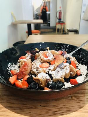 Vegan wafels with figs  at B-Nut Brasschaat in Brasschaat