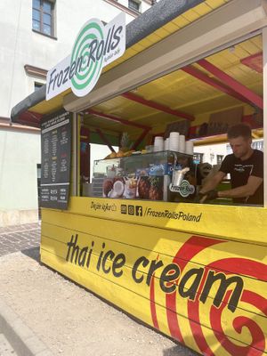 Shop front   at Frozen Rolls - Tajskie Lody in Krakow