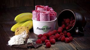 Raspberry + chocolate cookie + banana at Frozen Rolls - Tajskie Lody in Krakow