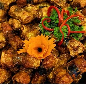 Fried seaweed roll. 
Photo by Yuan Xin. at Yuan Xin Vegetarian Buffet Cuisine 圆心 in East Singapore