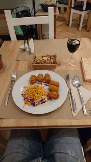 Dos tipos de croquetas, de setas y de zanahoria/almendra, todos con el mismo sabor. at Bar Ecologico Gaia in Sevilla