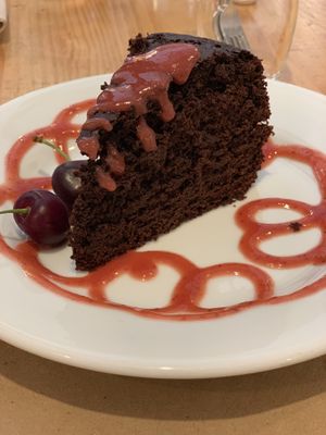 Chocolate cake at Bar Ecologico Gaia in Sevilla