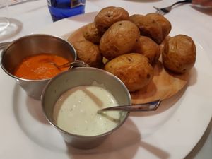 Starter / Papas con mojo at EcoCentro in Madrid