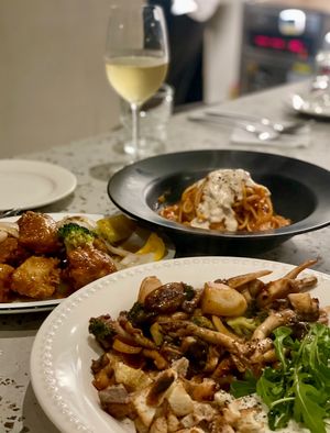 These casual yummy foods are something everybody can enjoy  at Monk's Butcher - Itaewon in Seoul