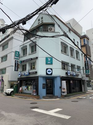 Entrance on the right at Ggun cookin.new - 꾼쿠킨뉴 in Seoul