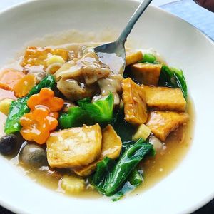 Rice noodles in gravy at Sabai Fine Thai in Central Singapore