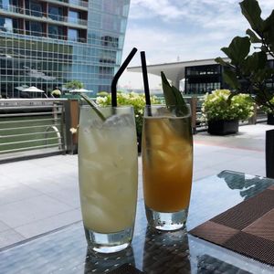 Drinks at Sabai Fine Thai in Central Singapore