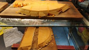 Coconut and peanut flavours at Xin Xuan Pancakes 欣轩面煎粿 in Central Singapore