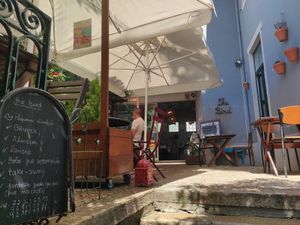 Entrance at The Bird in Porto