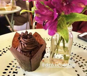 Cupcake at Adhana in Santiago