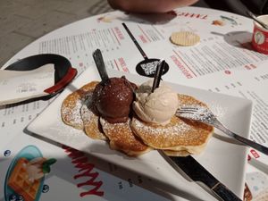 Tortitas with hazelnut and chocolate ice cream - a dream!! at Vacanze Romane in Santander
