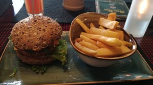 Burger and chips at Peter Pane - Invalidenstr in Berlin