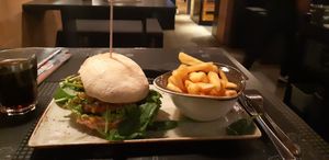 Burger and potato fries at Peter Pane - Invalidenstr in Berlin