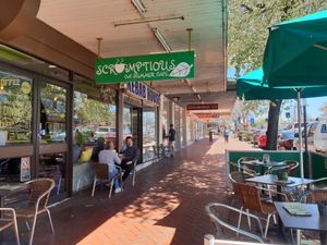 Outdoor seating and entry from the main street at Scrumptious on Summer in Orange