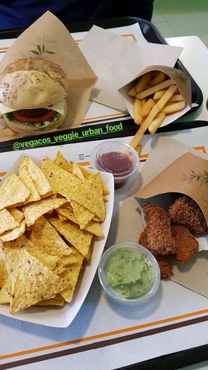 Vegacos (by @meritxellse) at Vegacos in Castellon De La Plana