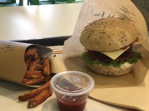 Menu falafel con patatas dulces  at Vegacos in Castellon De La Plana