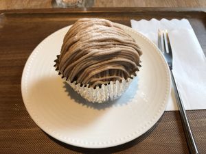 Henni  at Takagiya in Tokyo