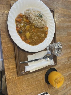 Vegetable curry and mikan juicee  at Takagiya in Tokyo