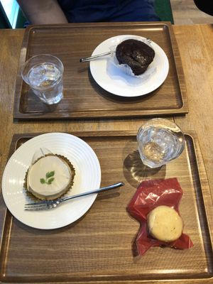 Vegan galeau chocolate, vegan soy no bake cheese cake, vegan scone (free water) at Takagiya in Tokyo