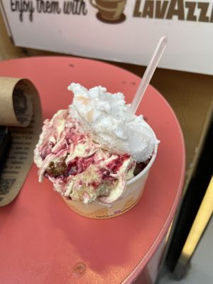 Coco & tarta 😍  at Yummy Helados in Malaga