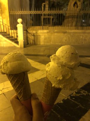 Stracciatella and vanilla  at Yummy Helados in Malaga