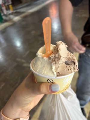 vegan scoops - vanilla and kinda bueno  at Yummy Helados in Malaga