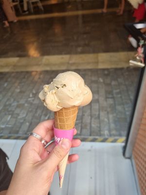 Frappacino and caramel ice cream at Yummy Helados in Malaga