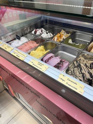 Nice selection of vegan ice creams #Veganuary at Yummy Helados in Malaga