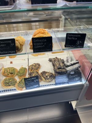 Empanadas and cakes, all with signs #Veganuary at Yummy Helados in Malaga