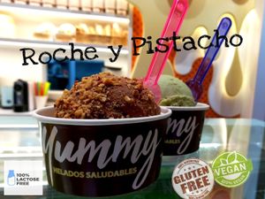ferrero rocher and pistachio ice cream another novelty with vegetable milk, its creaminess and flavor will hallucinate you at Yummy Helados in Malaga