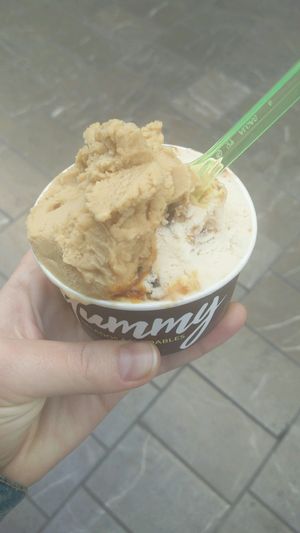 coffee and snickers at Yummy Helados in Malaga