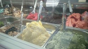 look at these delicious flavours! at Yummy Helados in Malaga