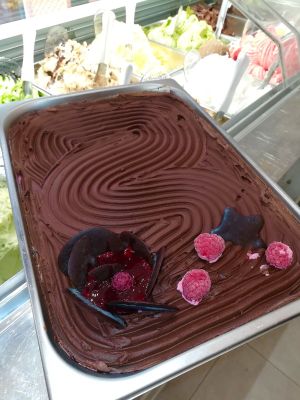 ALABAMA  ice cream, truffle with berries  at Yummy Helados in Malaga