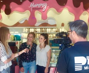 Reportaje tv at Yummy Helados in Malaga