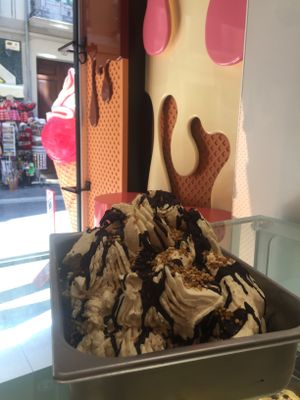 Almond cruch, whith rice milk.😋🍦 at Yummy Helados in Malaga