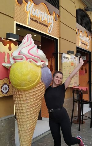 In our team, we have Pau, always happy to assist you 😄🍦 at Yummy Helados in Malaga