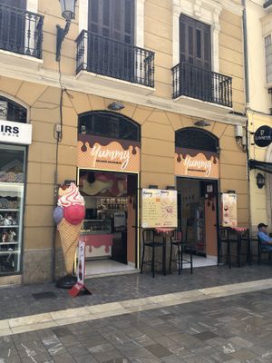 Store front at Yummy Helados in Malaga
