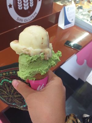 Matcha tee and cookie & vanilla at Yummy Helados in Malaga