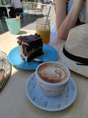 Kaffee, Erdnussschokotorte Maracujasaft at Plan Bakery Cafe in Tenerife
