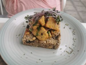 Menú del día 100% Vegan, Trigo sarracena con vegetales tempeh. at Plan Bakery Cafe in Tenerife