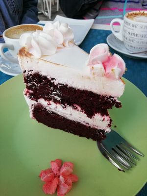 Red velvet cake at Plan Bakery Cafe in Tenerife
