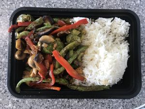 Tofu and veggie stir fry at ORD - Big Bowl - T5 in Chicago