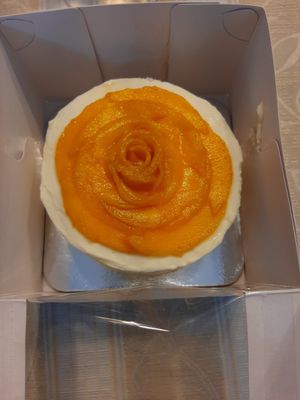 Mango vanilla cake at Delicielo in Makati