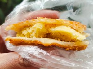 Yellow bean sesame ball at Delisnacks 德利食 - MacPherson in East Singapore