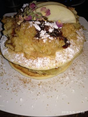 Apple vegan pancake at Butterflies and Hurricanes in Thessaloniki