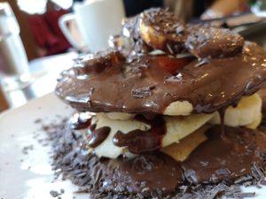 Chocolate banana pancakes at Butterflies and Hurricanes in Thessaloniki