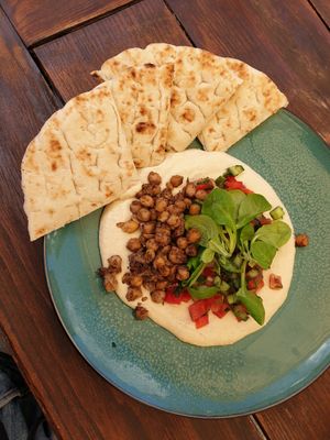 Hummus z sałatką at Tel Aviv Urban Food in Lodz